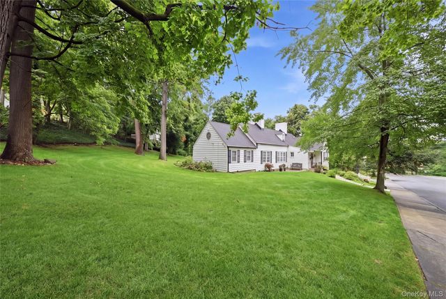 85 Nassau Drive, Great Neck, NY 11021
