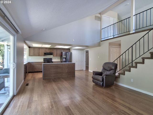 3890 Nw 172ND Pl, Beaverton, OR 97006