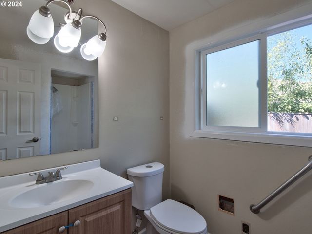 3890 Nw 172ND Pl, Beaverton, OR 97006