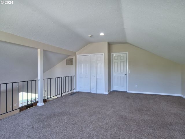 3890 Nw 172ND Pl, Beaverton, OR 97006