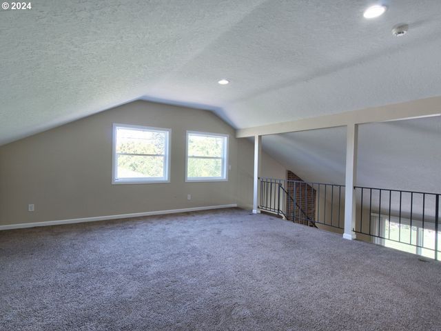3890 Nw 172ND Pl, Beaverton, OR 97006
