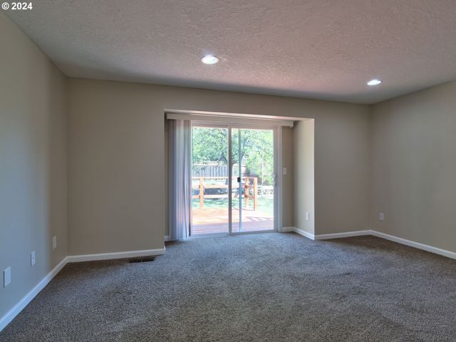 3890 Nw 172ND Pl, Beaverton, OR 97006