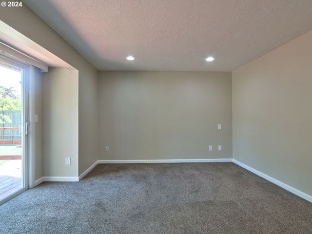 3890 Nw 172ND Pl, Beaverton, OR 97006