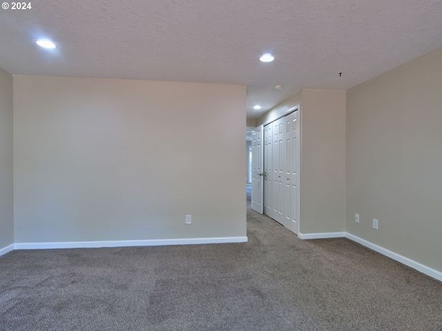 3890 Nw 172ND Pl, Beaverton, OR 97006