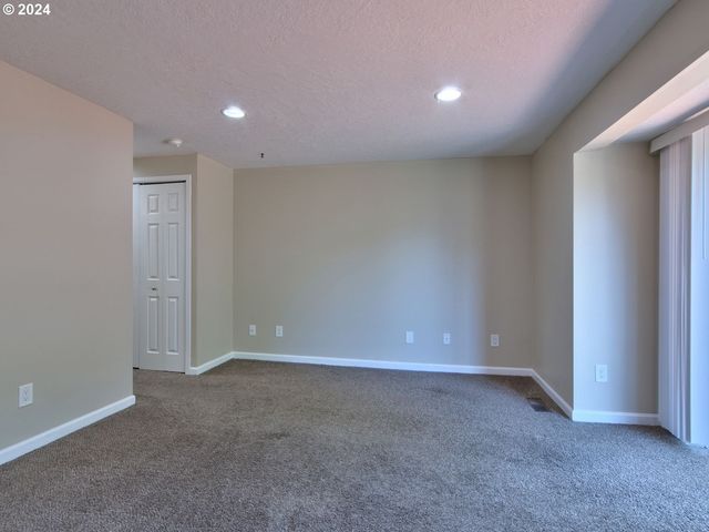 3890 Nw 172ND Pl, Beaverton, OR 97006