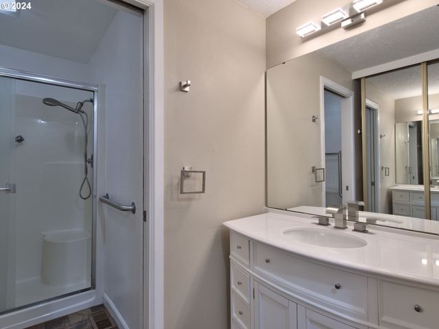 3890 Nw 172ND Pl, Beaverton, OR 97006