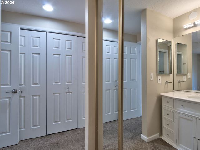 3890 Nw 172ND Pl, Beaverton, OR 97006