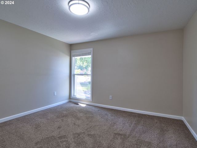 3890 Nw 172ND Pl, Beaverton, OR 97006
