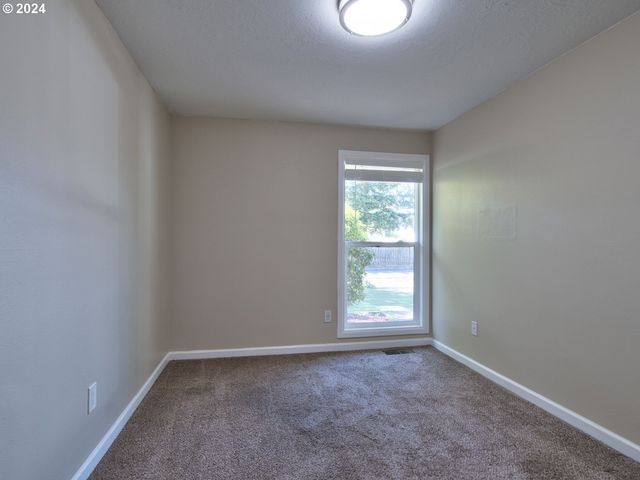 3890 Nw 172ND Pl, Beaverton, OR 97006