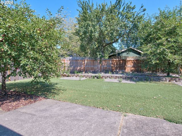 3890 Nw 172ND Pl, Beaverton, OR 97006