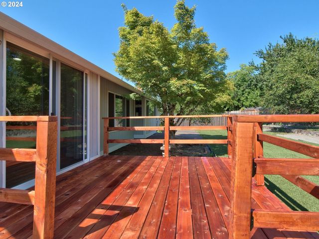 3890 Nw 172ND Pl, Beaverton, OR 97006