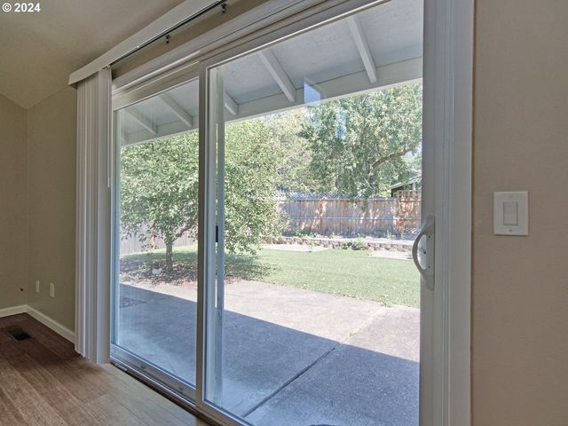 3890 Nw 172ND Pl, Beaverton, OR 97006