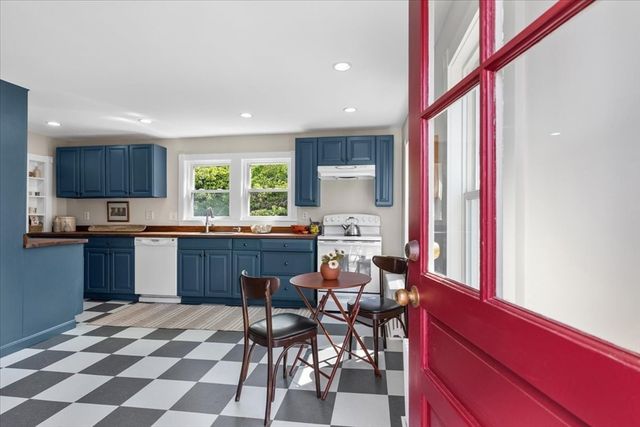 64 South Street, Plymouth, MA 02360