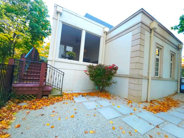 130 Maple Hill Road, Glencoe, IL 60022