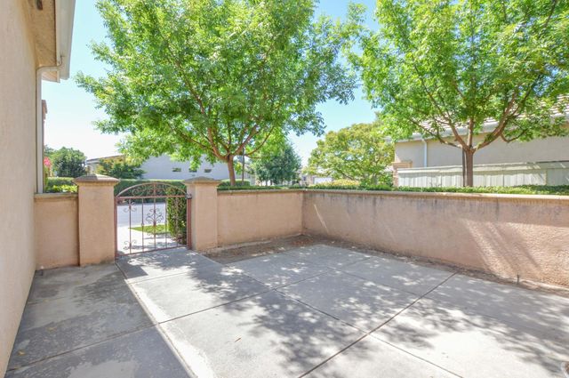 5174 N Via Trevi, Fresno, CA 93711