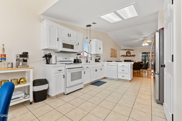 258 Deep Creek Drive, Bakersfield, CA 93308
