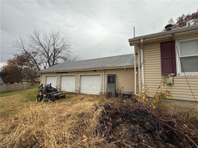 114 & 116 W Pine Street, Waverly, MO 64096