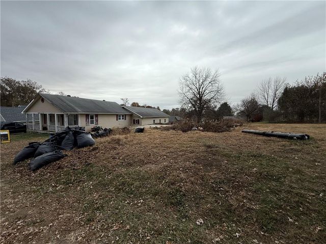 114 & 116 W Pine Street, Waverly, MO 64096