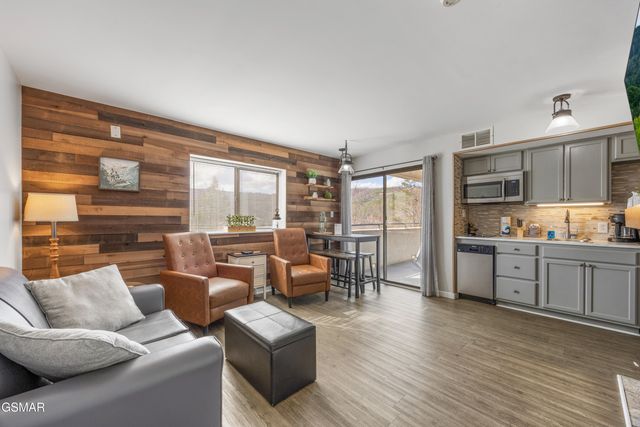 354 E Holly Ridge Road, Gatlinburg, TN 37738