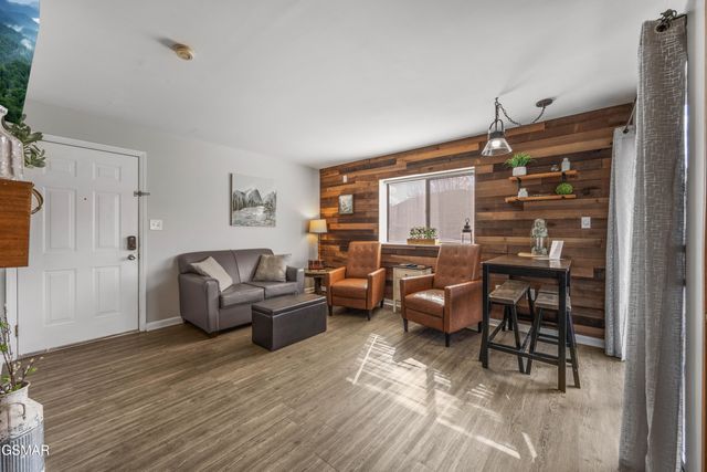 354 E Holly Ridge Road, Gatlinburg, TN 37738