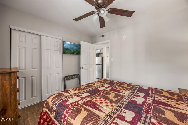 354 E Holly Ridge Road, Gatlinburg, TN 37738