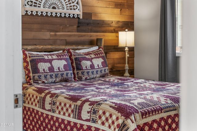 354 E Holly Ridge Road, Gatlinburg, TN 37738