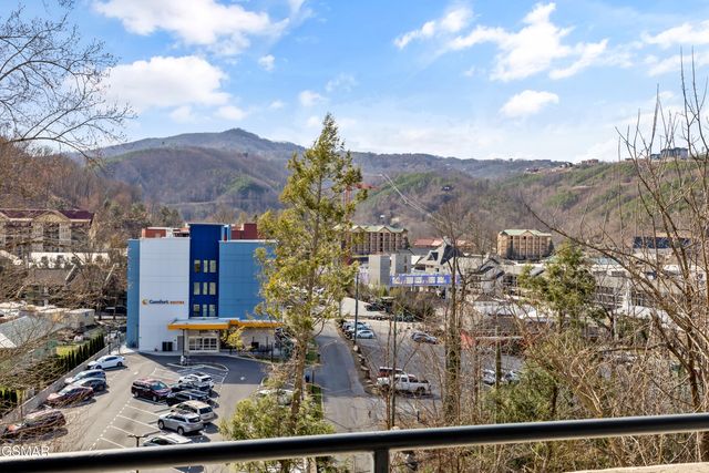 354 E Holly Ridge Road, Gatlinburg, TN 37738