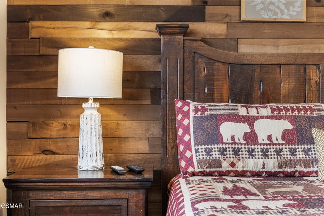 354 E Holly Ridge Road, Gatlinburg, TN 37738