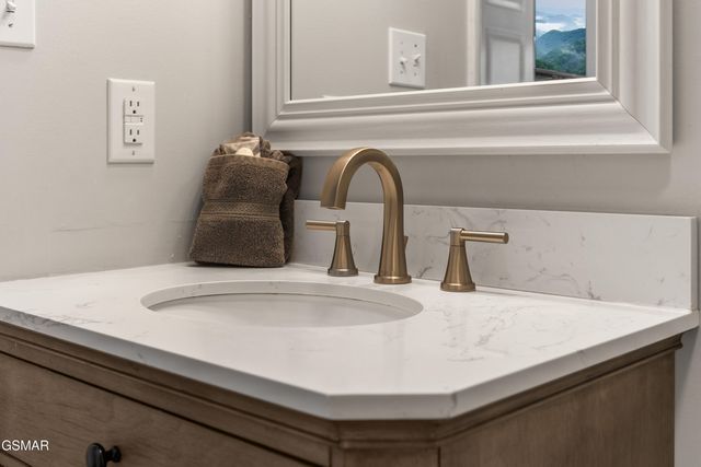 354 E Holly Ridge Road, Gatlinburg, TN 37738