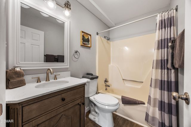 354 E Holly Ridge Road, Gatlinburg, TN 37738