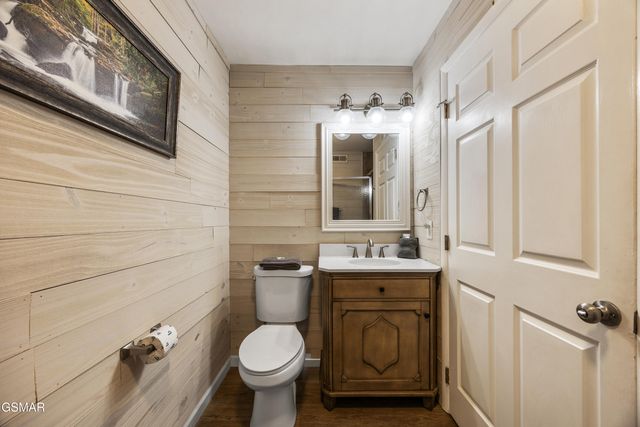 354 E Holly Ridge Road, Gatlinburg, TN 37738