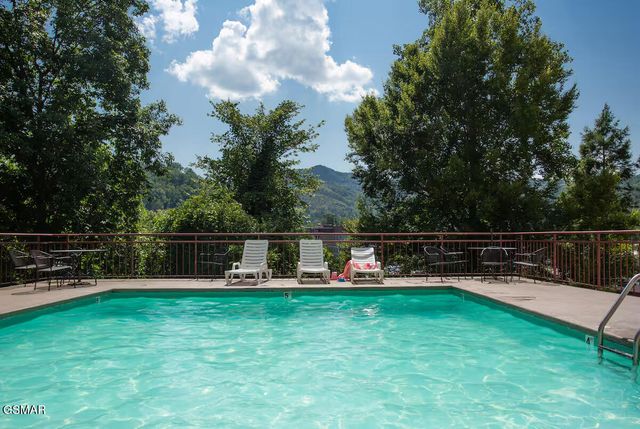 354 E Holly Ridge Road, Gatlinburg, TN 37738