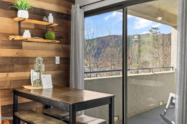 354 E Holly Ridge Road, Gatlinburg, TN 37738