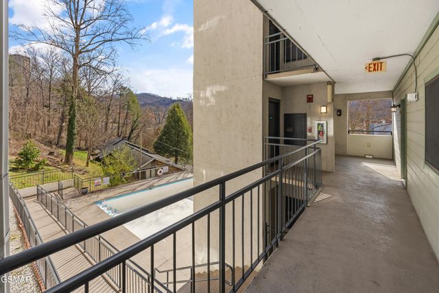 354 E Holly Ridge Road, Gatlinburg, TN 37738