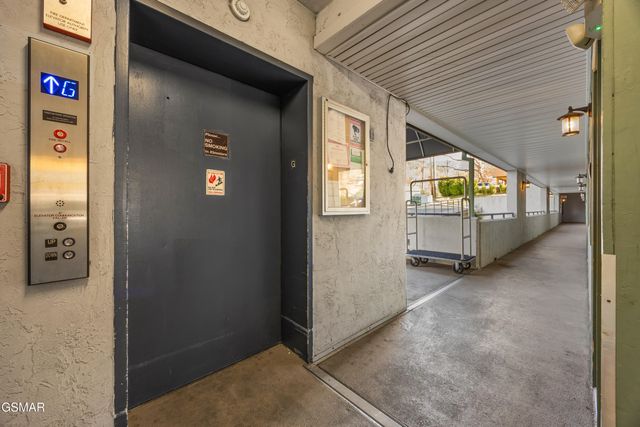 354 E Holly Ridge Road, Gatlinburg, TN 37738