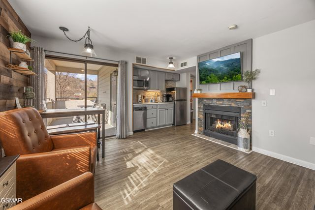 354 E Holly Ridge Road, Gatlinburg, TN 37738