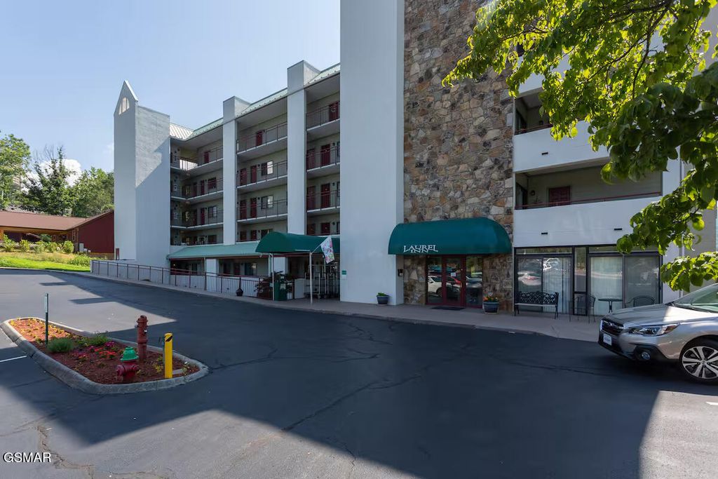 354 E Holly Ridge Road, Gatlinburg, TN 37738