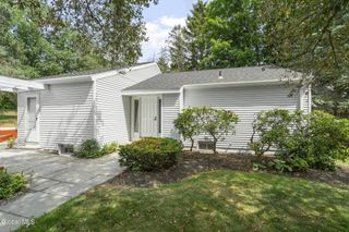 8 Loudonwood East, Albany, NY 12211