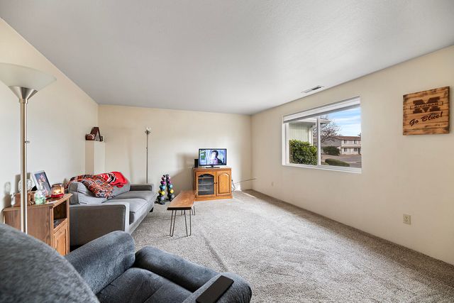 731 Maple Street, Central Point, OR 97502