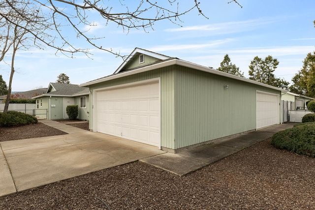 731 Maple Street, Central Point, OR 97502