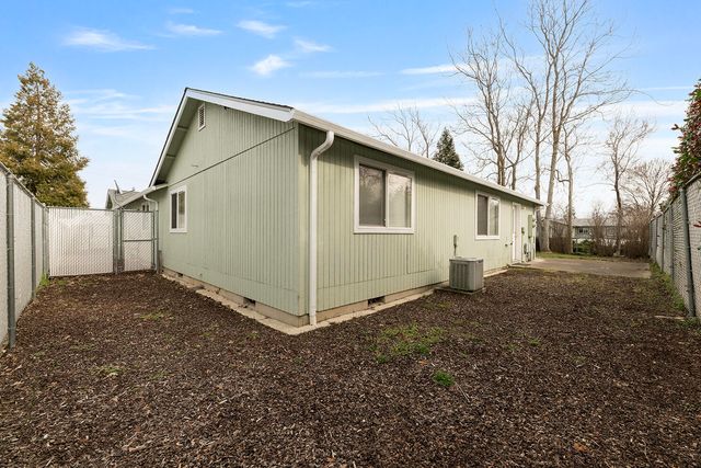 731 Maple Street, Central Point, OR 97502