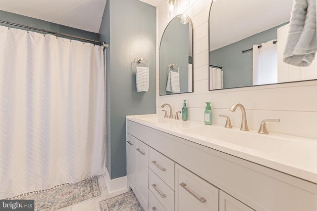 206 EVEREST CIR, West Chester, PA 19382