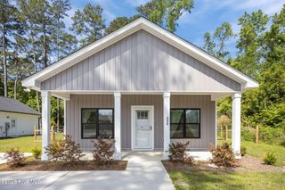609 N Timberly Lane, Burgaw, NC 28425