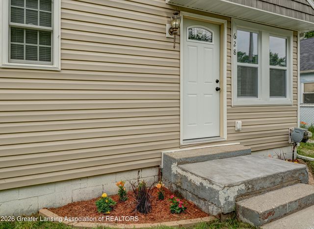 628 S Hayford Avenue, Lansing, MI 48912