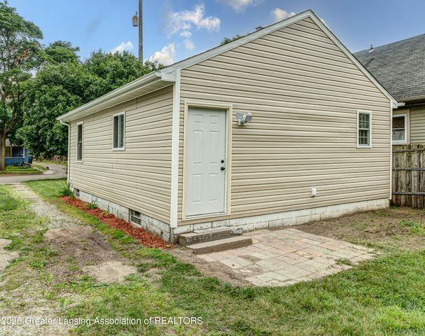 628 S Hayford Avenue, Lansing, MI 48912