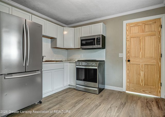 628 S Hayford Avenue, Lansing, MI 48912