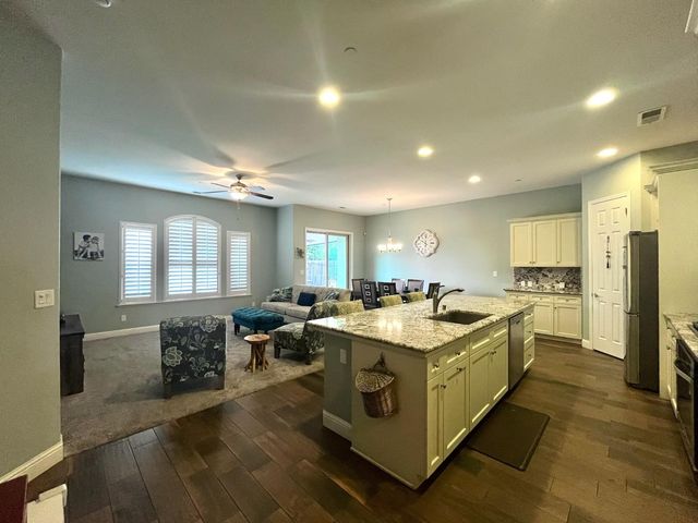 2434 S Claremont Avenue, Fresno, CA 93727