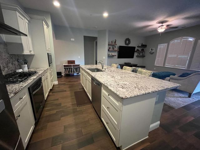 2434 S Claremont Avenue, Fresno, CA 93727