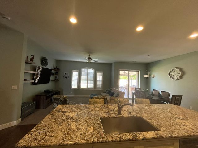 2434 S Claremont Avenue, Fresno, CA 93727
