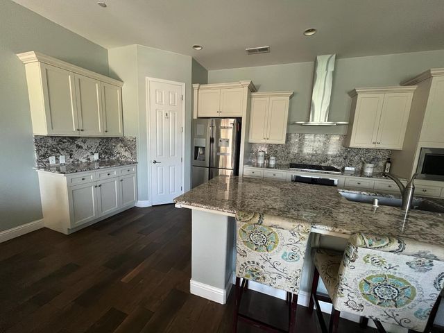2434 S Claremont Avenue, Fresno, CA 93727